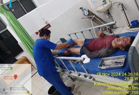 Polseķ Tanah Jawa Amankan Pelaku Curanmor dari Amukan Warga Polseķ Tanah Jawa Amankan Pelaku Curanmor dari Amukan Warga