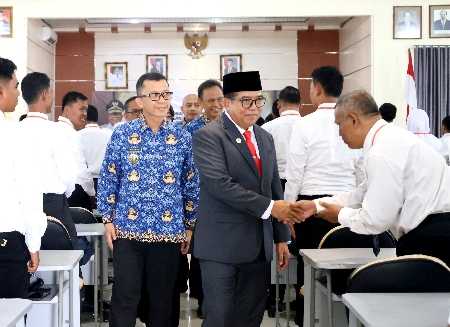 Penjabat Gubernur Samsudin Buka Orientasi PPPK Angkatan V dan VI Tahun 2024 Penjabat Gubernur Samsudin Buka Orientasi PPPK Angkatan V dan VI Tahun 2024