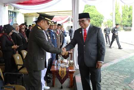 Pj. Gubernur Samsudin Jadi Inspektur Upacara Peringatan Hari Pahlawan ke-79 Tahun 2024 Pj. Gubernur Samsudin Jadi Inspektur Upacara Peringatan Hari Pahlawan ke-79 Tahun 2024