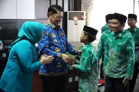 Pj. Bupati Tubaba Melepas Kafilah MTQ Ke -51 Pj. Bupati Tubaba Melepas Kafilah MTQ Ke -51