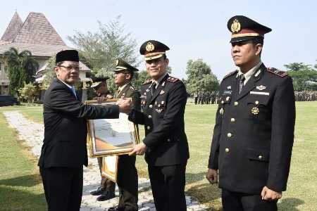 Upacara Hari Pahlawan, Firsada Beri Penghargaan Kepada Anggota Forkopimda Tubaba Upacara Hari Pahlawan, Firsada Beri Penghargaan Kepada Anggota Forkopimda Tubaba