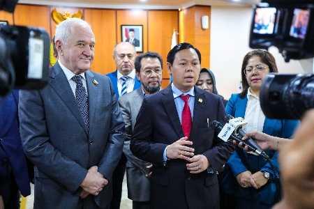 Sultan Bahas Kerja sama Pertahanan dan Pangan Dengan Beberapa Senator Rusia Sultan Bahas Kerja sama Pertahanan dan Pangan Dengan Beberapa Senator Rusia