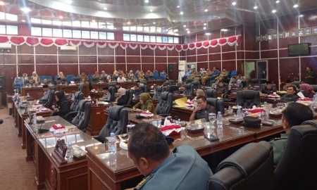 DPRD Kota Bengkulu Gelar Paripurna, Pandangan Fraksi Sarankan 4 Raperda Ditunda DPRD Kota Bengkulu Gelar Paripurna, Pandangan Fraksi Sarankan 4 Raperda Ditunda