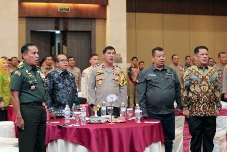 Pilkada Serentak 2024, Pj. Gubernur Samsudin Ajak Wujudkan Demokrasi yang Sehat, Damai dan Berintegritas Pilkada Serentak 2024, Pj. Gubernur Samsudin Ajak Wujudkan Demokrasi yang Sehat, Damai dan Berintegritas