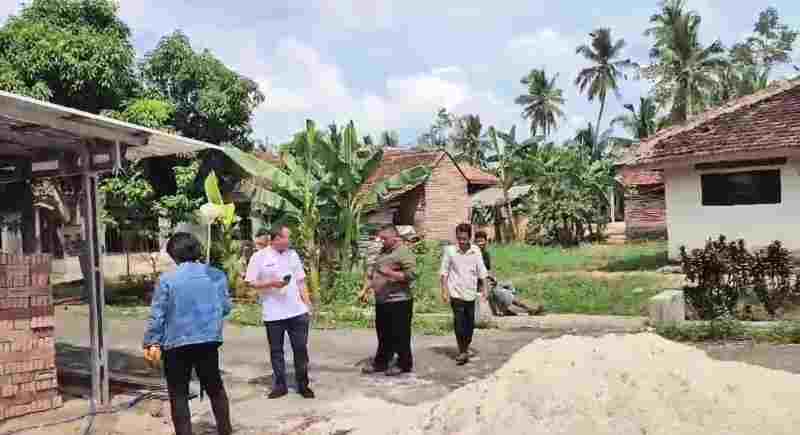 Tanpa Ijin yang Punya Rumah, Kades Pekondoh Lakukan Pengukuran Tanpa Ijin yang Punya Rumah, Kades Pekondoh Lakukan Pengukuran