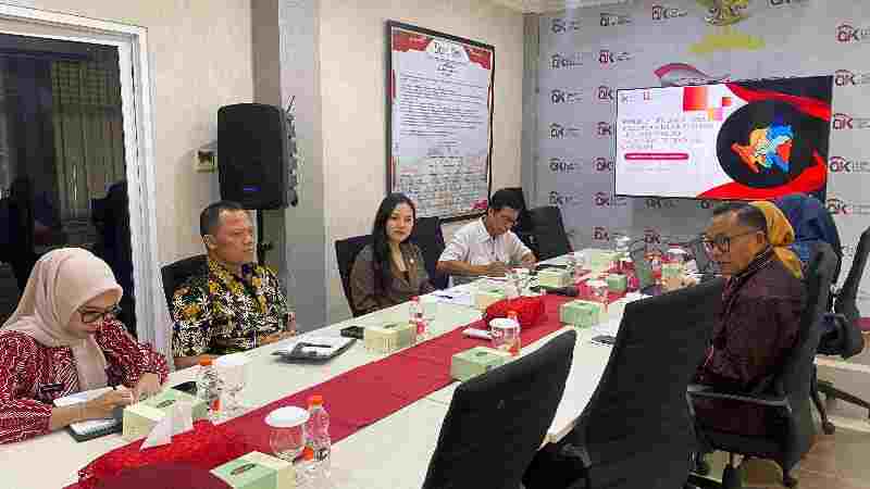 Lima Rekomendasi ke OJK Lampung Hasil Reses Senator Almira Nabila Fauzi Lima Rekomendasi ke OJK Lampung Hasil Reses Senator Almira Nabila Fauzi