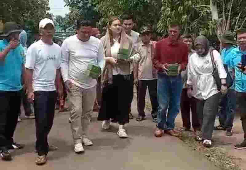 Tim Relawan Sahabat Aries Sandi Bersatu Adakan Jumat Berkah di Kecamatan Kedondong Tim Relawan Sahabat Aries Sandi Bersatu Adakan Jumat Berkah di Kecamatan Kedondong