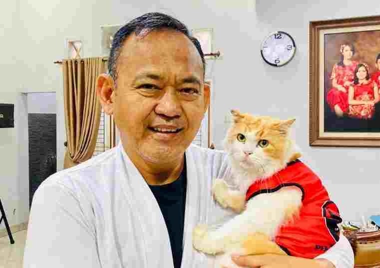Calon Bupati Pringsewu Fauzi Penyayang Kucing Calon Bupati Pringsewu Fauzi Penyayang Kucing