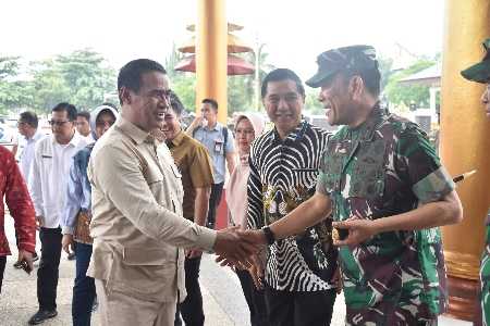Danrem 043/Gatam Dampingi Mentan RI Kunker di Wilayah Provinsi Lampung Danrem 043/Gatam Dampingi Mentan RI Kunker di Wilayah Provinsi Lampung