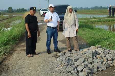 Pjs. Bupati Lampung Timur Tinjau Jalan Adijaya, Upayakan Perbaikan Infrastruktur Secara Bertahap Pjs. Bupati Lampung Timur Tinjau Jalan Adijaya, Upayakan Perbaikan Infrastruktur Secara Bertahap