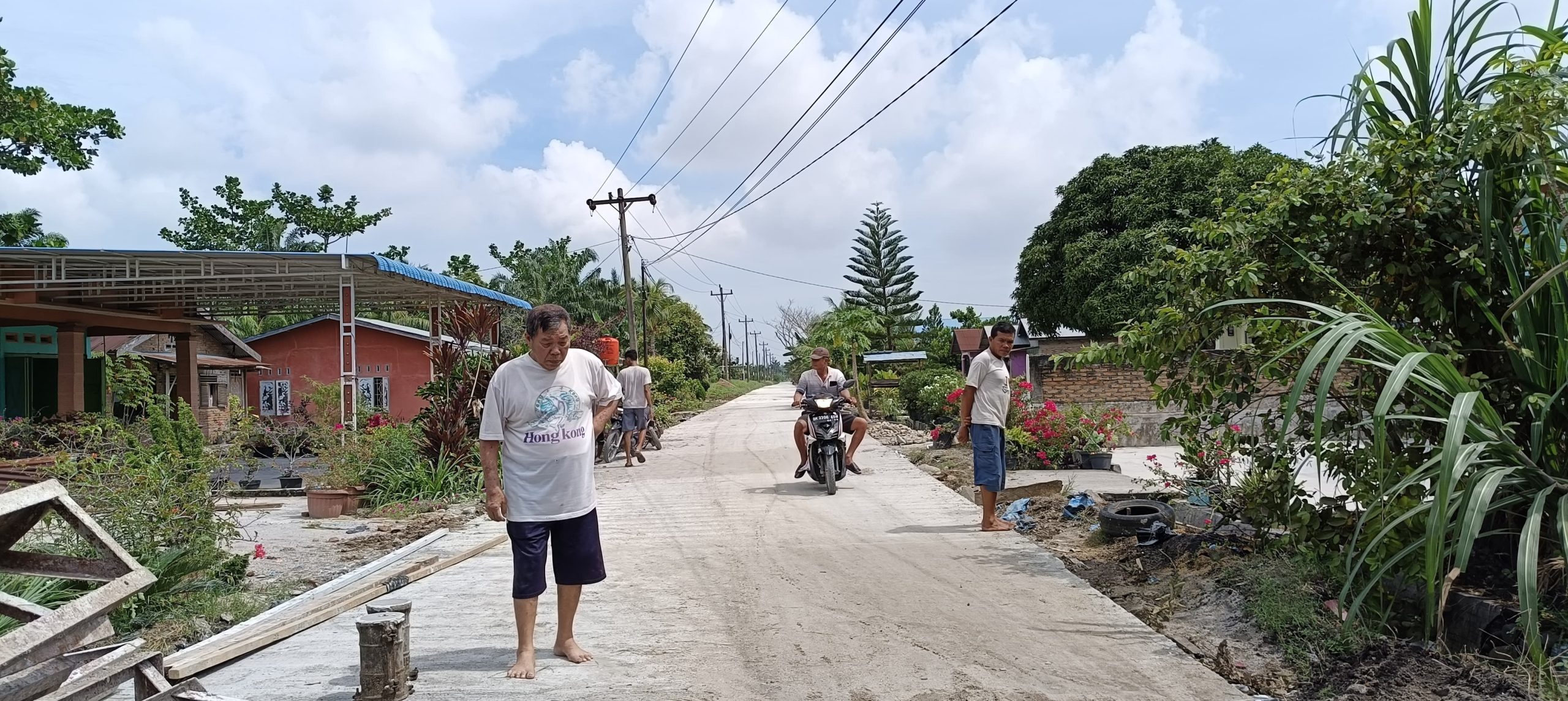 Petani Sergai Bersyukur Jalan Pasarodi Dicor Beton Petani Sergai Bersyukur Jalan Pasarodi Dicor Beton