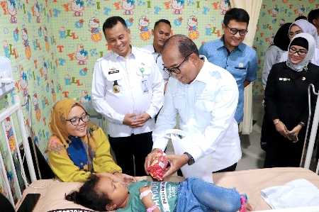 Pj Gubernur Lampung Resmikan Revitalisasi Fasilitas Kesehatan di RSUDAM pada Peringatan HKN ke-60 Pj Gubernur Lampung Resmikan Revitalisasi Fasilitas Kesehatan di RSUDAM pada Peringatan HKN ke-60