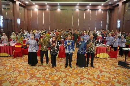 Pj. Sekdaprov Lampung Buka Rakor Satu Data Indonesia 2024, Wujudkan Data Berkualitas untuk Pembangunan Pj. Sekdaprov Lampung Buka Rakor Satu Data Indonesia 2024, Wujudkan Data Berkualitas untuk Pembangunan