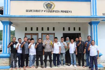 Kunjungi PWI Pringsewu, Kapolres dan Pers Perkuat Kemitraan Kunjungi PWI Pringsewu, Kapolres dan Pers Perkuat Kemitraan