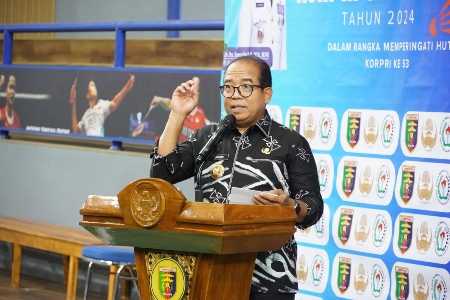 Pj. Gubernur Lampung Buka Perlombaan Bulutangkis dalam Rangka HUT KORPRI ke-53 Pj. Gubernur Lampung Buka Perlombaan Bulutangkis dalam Rangka HUT KORPRI ke-53
