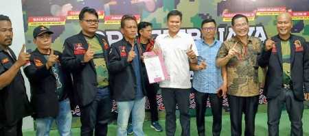 GRIB Jaya Serdang Bedagai Dukung Pasangan Darma Wijaya-Adlin Tambunan di Pilkada 2024 GRIB Jaya Serdang Bedagai Dukung Pasangan Darma Wijaya-Adlin Tambunan di Pilkada 2024