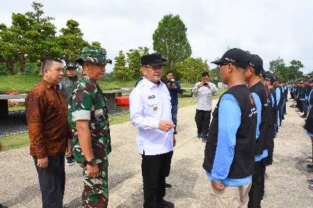 Pimpin Apel Siaga, M. Firsada Minta Wujudkan Pilkada Berkualitas Pimpin Apel Siaga, M. Firsada Minta Wujudkan Pilkada Berkualitas