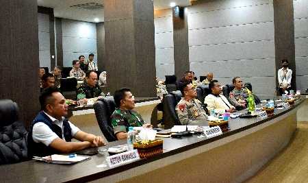 Danrem Bersama Kapolda Lampung Ikuti Rakor Terkait Perkembangan Situasi Dan Keamanan Jelang Pilkada Danrem Bersama Kapolda Lampung Ikuti Rakor Terkait Perkembangan Situasi Dan Keamanan Jelang Pilkada