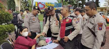 Kapolres Simalungun Pimpin Apel Gelar Pasukan, 450 Personel Siap Amankan Pilkada Kapolres Simalungun Pimpin Apel Gelar Pasukan, 450 Personel Siap Amankan Pilkada