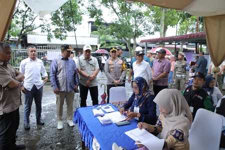Pasca Pencoblosan, Bupati Surya Tinjau Pilkada Serentak Tahun 2024 Pasca Pencoblosan, Bupati Surya Tinjau Pilkada Serentak Tahun 2024