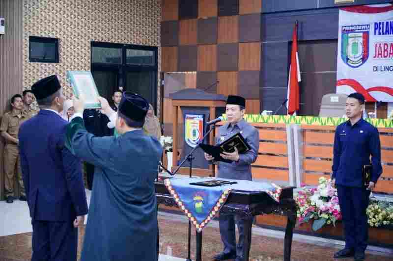 Pj.Bupati Marindo Lantik Supriyanto Sebagai Kadis Pendidikan dan Kebudayaan Pj.Bupati Marindo Lantik Supriyanto Sebagai Kadis Pendidikan dan Kebudayaan