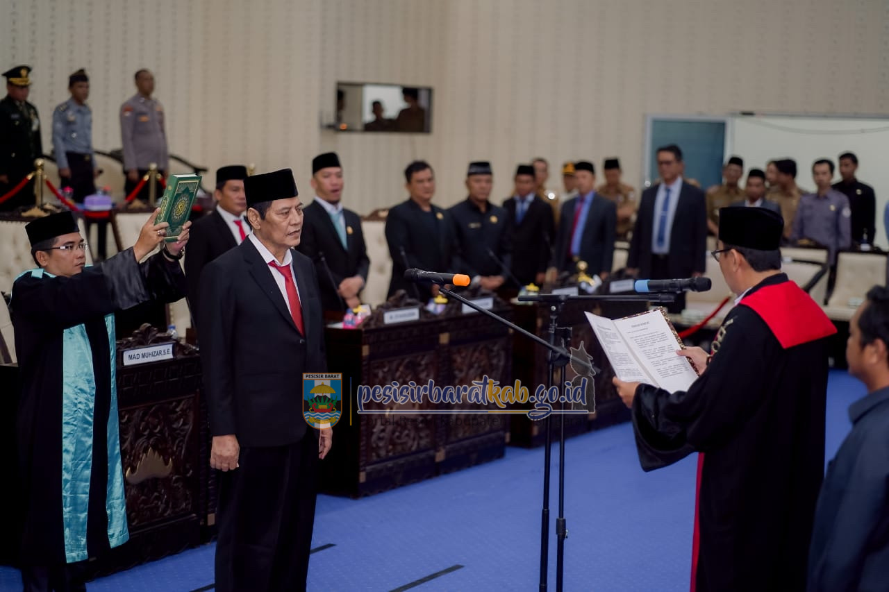 Wabup Pesibar Hadiri Pengucapan Sumpah/Janji Wakil Ketua I DPRD Pesibar 2024-2029 Wabup Pesibar Hadiri Pengucapan Sumpah/Janji Wakil Ketua I DPRD Pesibar 2024-2029