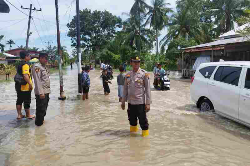 Sektor Polres Sergai, Kapolsek Tanjung Beringin Dorong Solusi Atasi Banjir Sektor Polres Sergai, Kapolsek Tanjung Beringin Dorong Solusi Atasi Banjir