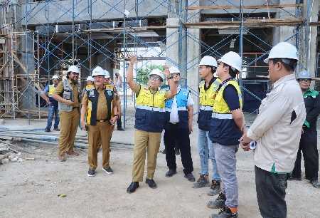 Pj. Gubernur Samsudin Tinjau Renovasi Stadion Pahoman dan Masjid Raya Al-Bakrie Saburai Pj. Gubernur Samsudin Tinjau Renovasi Stadion Pahoman dan Masjid Raya Al-Bakrie Saburai