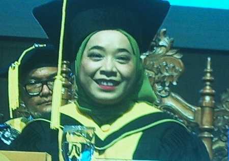 Prof. Sri Sumartiningsih: Belajar dan Bergerak Sepanjang Hayat Prof. Sri Sumartiningsih: Belajar dan Bergerak Sepanjang Hayat