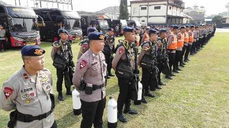 Brimob Polda Lampung Siaga Hadapi Cuaca Buruk, Personel dan Peralatan Disiapkan Brimob Polda Lampung Siaga Hadapi Cuaca Buruk, Personel dan Peralatan Disiapkan