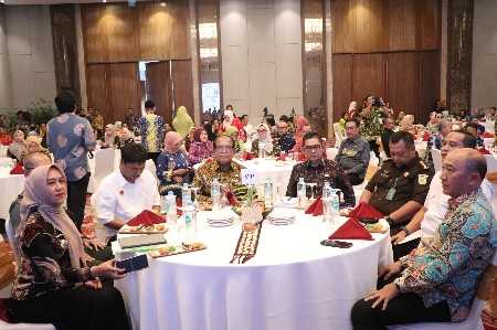 Pj. Gubernur Lampung Gelar High Level Meeting TPID, Pastikan Stabilitas Harga Menjelang NATARU 2025 Pj. Gubernur Lampung Gelar High Level Meeting TPID, Pastikan Stabilitas Harga Menjelang NATARU 2025