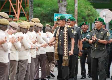 Danrem Ingatkan Anggota Denkesyah Lampung Untuk Memaksimalkan Fungsi Media Online Danrem Ingatkan Anggota Denkesyah Lampung Untuk Memaksimalkan Fungsi Media Online