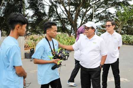 Pj. Gubernur Samsudin Buka Kompetisi Drone Tahun 2024 di Kawasan Bakauheni Harbour City Pj. Gubernur Samsudin Buka Kompetisi Drone Tahun 2024 di Kawasan Bakauheni Harbour City