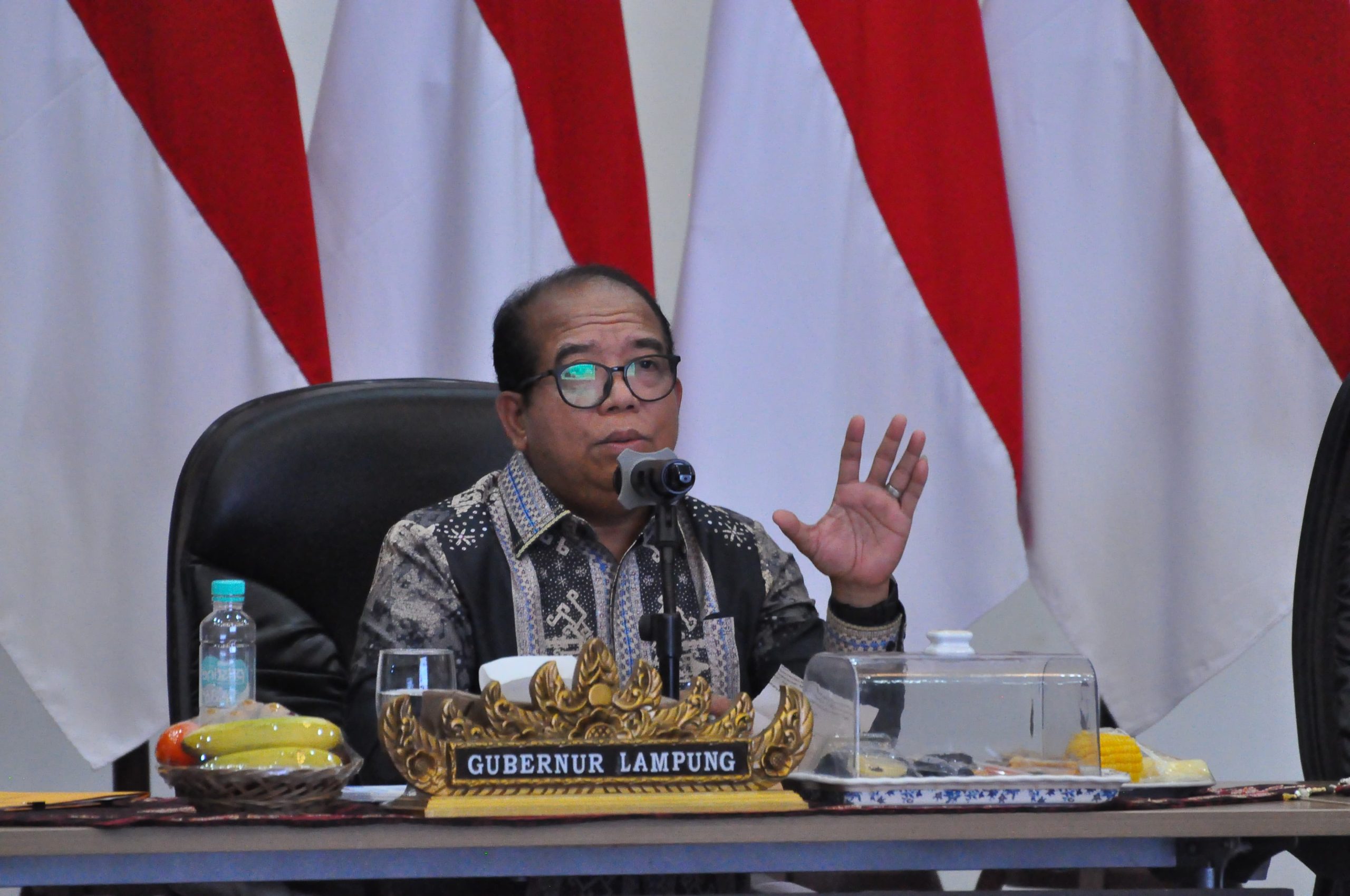 Pj. Gubernur Samsudin Pimpin Rapat Persiapan Evaluasi Kinerja Triwulan Kedua Pj. Gubernur Samsudin Pimpin Rapat Persiapan Evaluasi Kinerja Triwulan Kedua