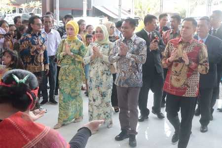 Pemkab Sergai Rayakan Natal 2024 dengan Ribuan Jemaat, Bupati Ajak Dukung Pembangunan Pemkab Sergai Rayakan Natal 2024 dengan Ribuan Jemaat, Bupati Ajak Dukung Pembangunan