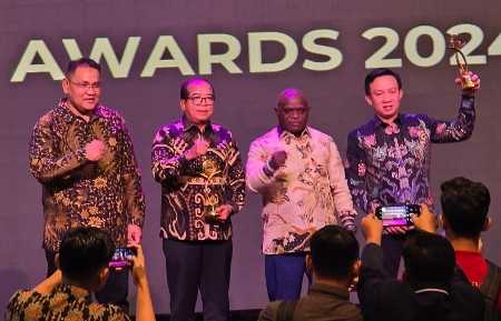 Pj. Gubernur Samsudin Raih Penghargaan JMSI Award 2024 Pj. Gubernur Samsudin Raih Penghargaan JMSI Award 2024
