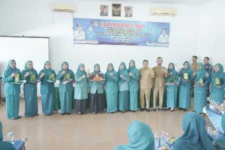 Rakornis TP-PKK, Bupati dan Ketua TP PKK Kabupaten Asahan Serahkan Penghargaan Rakornis TP-PKK, Bupati dan Ketua TP PKK Kabupaten Asahan Serahkan Penghargaan