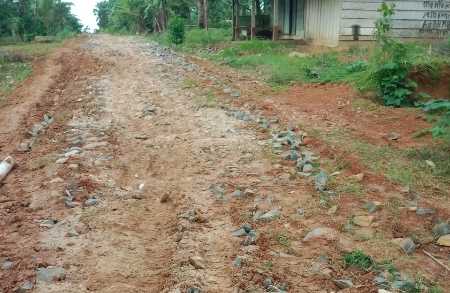 Telan Dana 245 Juta Lebih, Pengerasan Badan Jalan di Pekon Bandar Dalam Disoroti Anggota DPRD Telan Dana 245 Juta Lebih, Pengerasan Badan Jalan di Pekon Bandar Dalam Disoroti Anggota DPRD