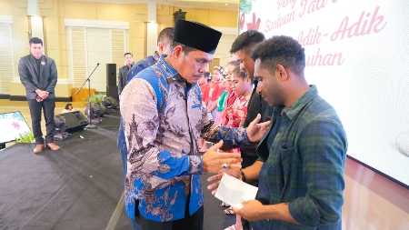 Rayakan Natal Oikumene 2024, Tuhu Bangun Mengajak Semua yang Hadir untuk Berpikir Positif Rayakan Natal Oikumene 2024, Tuhu Bangun Mengajak Semua yang Hadir untuk Berpikir Positif