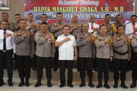 Kapolres Simalungun Tegaskan Berantas Narkoba dan Judi, Terima Kunjungan Spesifikasi Anggota DPR RI Kapolres Simalungun Tegaskan Berantas Narkoba dan Judi, Terima Kunjungan Spesifikasi Anggota DPR RI