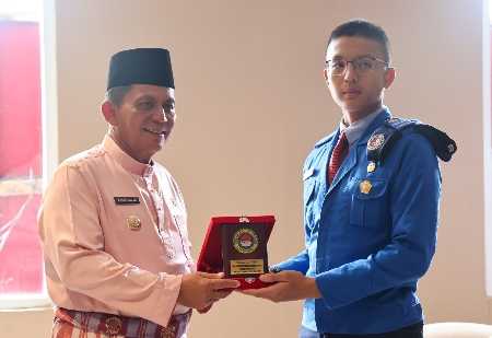 Gubernur Ansar Berikan Motivasi kepada Siswa Siswi SMA Taruna Nusantara Asal Kepri Gubernur Ansar Berikan Motivasi kepada Siswa Siswi SMA Taruna Nusantara Asal Kepri