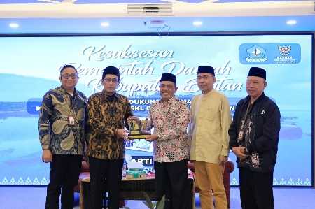 Pemkab Bintan Dinilai Sukses Dukung Optimalisasi Pengelolaan Zakat, Infak, dan Sedekah (ZIS) Pemkab Bintan Dinilai Sukses Dukung Optimalisasi Pengelolaan Zakat, Infak, dan Sedekah (ZIS)