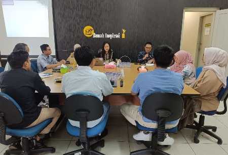 Senator Almira Nabila Fauzi Apresiasi Program PNM Mekaar Perkuat Literasi Keuangan Perempuan Senator Almira Nabila Fauzi Apresiasi Program PNM Mekaar Perkuat Literasi Keuangan Perempuan