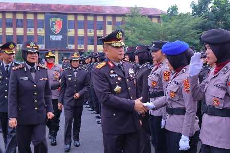 Pimpin Peringatan Hari Ibu ke-96, Kapolda Lampung Ajak Kenang Peran Besar Perempuan Pimpin Peringatan Hari Ibu ke-96, Kapolda Lampung Ajak Kenang Peran Besar Perempuan