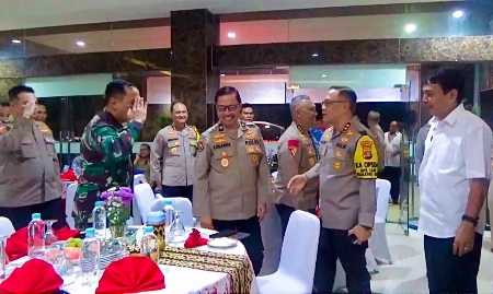 Kasrem 043/Gatam Bersama Forkopimda Tinjau Sejumlah Gereja, Pastikan Ibadah Natal Berjalan Lancar Kasrem 043/Gatam Bersama Forkopimda Tinjau Sejumlah Gereja, Pastikan Ibadah Natal Berjalan Lancar