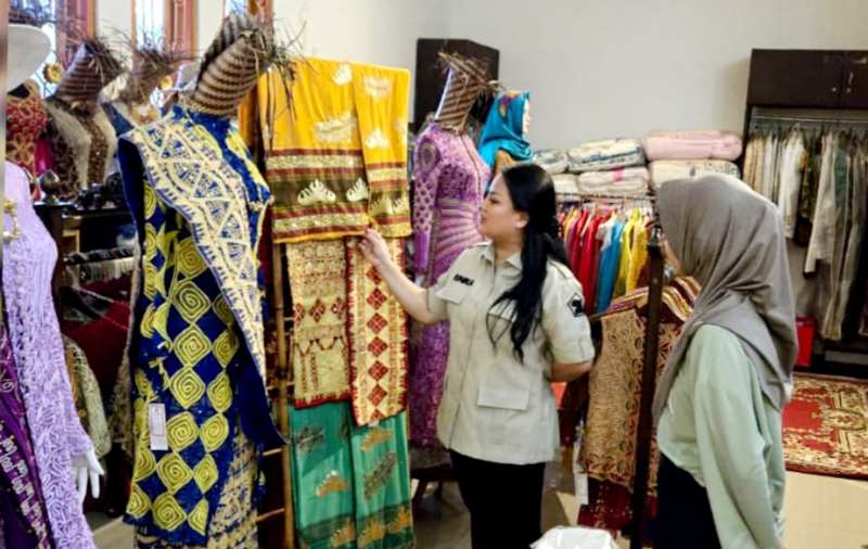 Kunjungi Rahayu Galeri, Yunika Sampaikan Ini Tentang Budaya Lampung Kunjungi Rahayu Galeri, Yunika Sampaikan Ini Tentang Budaya Lampung