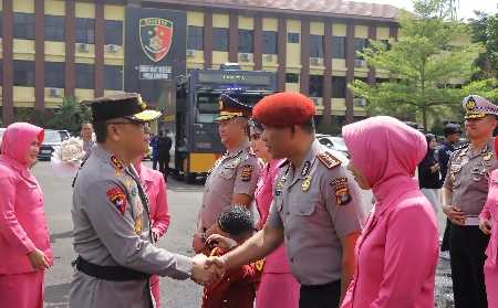 198 Personel Polda Lampung Terima Kenaikan Pangkat, Kapolda: Tingkatkan Pelayanan 198 Personel Polda Lampung Terima Kenaikan Pangkat, Kapolda: Tingkatkan Pelayanan