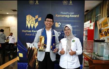 Kado Akhir Tahun, UIN RIL Raih Penghargaan Humas Kemenag Award 2024 Sebagai Pengelolaan Medsos Terbaik Kado Akhir Tahun, UIN RIL Raih Penghargaan Humas Kemenag Award 2024 Sebagai Pengelolaan Medsos Terbaik