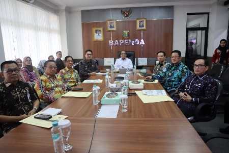 Pj. Gubernur Samsudin Pimpin Rapat Finalisasi Penerapan Opsen PKB dan Opsen BBNKB 2025 Pj. Gubernur Samsudin Pimpin Rapat Finalisasi Penerapan Opsen PKB dan Opsen BBNKB 2025