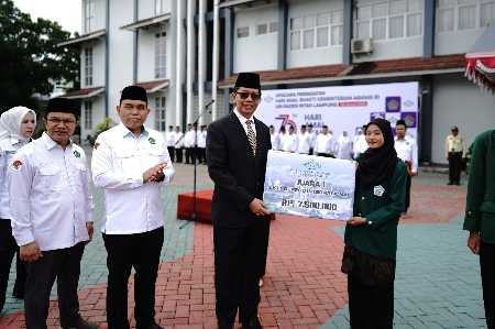 Mahasiswa Berprestasi UIN Raden Intan Lampung Terima Penghargaan di HAB Kemenag ke-79 Mahasiswa Berprestasi UIN Raden Intan Lampung Terima Penghargaan di HAB Kemenag ke-79